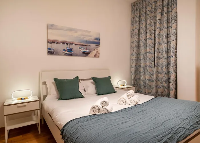 Dimora Del Teatro Sightly Apartment